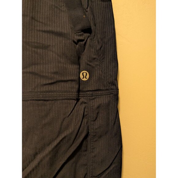 Lululemon Navy Blue Cropped Drawstring Pants Size 8 Lightweight Casual Activewea - Picture 2 of 5